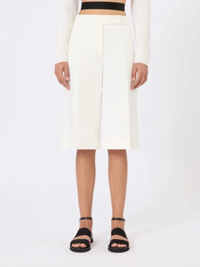 Bermudas em jersey de crepe de viscose, branco Bermudas em jersey de crepe de viscose, branco