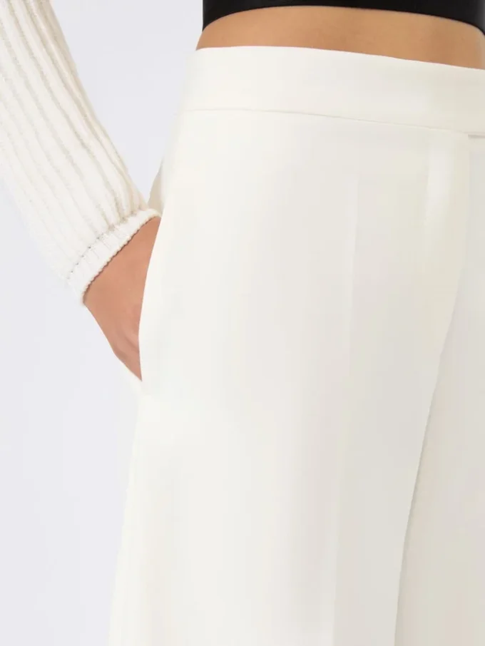 Bermudas em jersey de crepe de viscose, branco Bermudas em jersey de crepe de viscose, branco