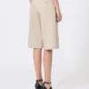 Bermudas em lona de lã, mohair e seda, cor areia Bermudas em lona de lã, mohair e seda, cor areia