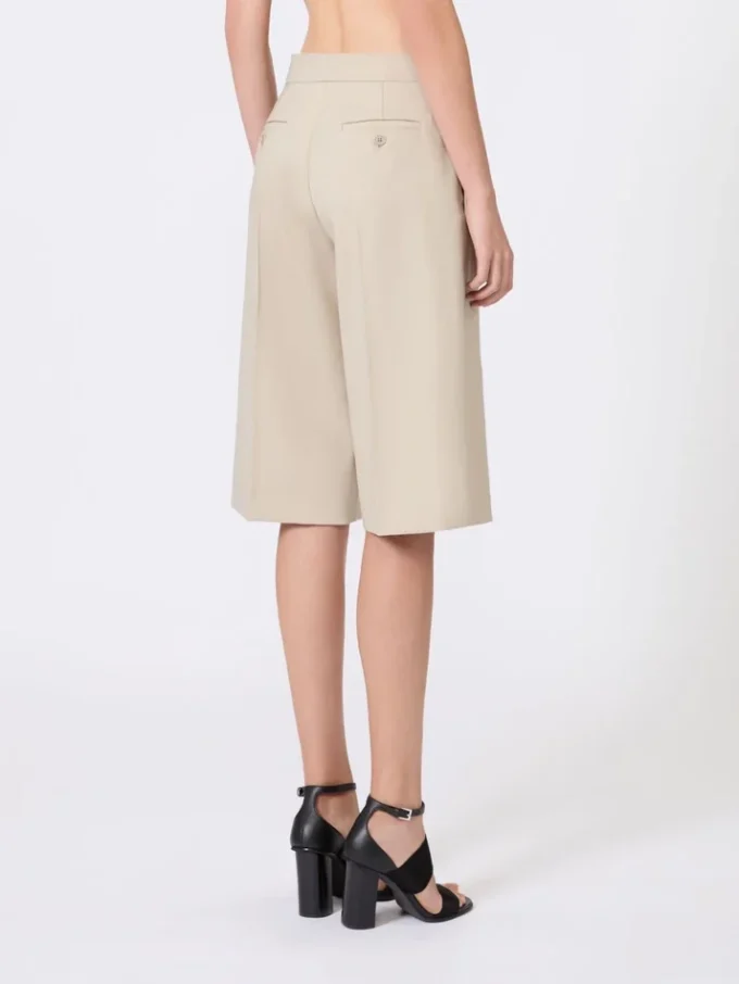 Bermudas em lona de lã, mohair e seda, cor areia Bermudas em lona de lã, mohair e seda, cor areia