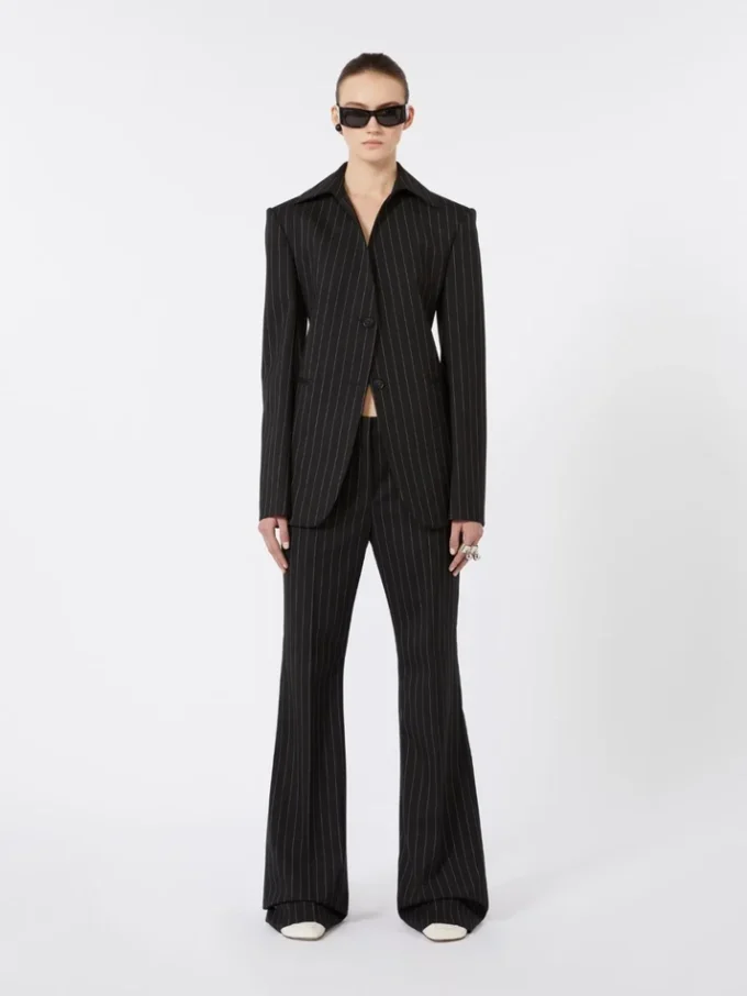 Blazer de gabardine elástica de corte justo, preto Blazer de gabardine elástica de corte justo, preto