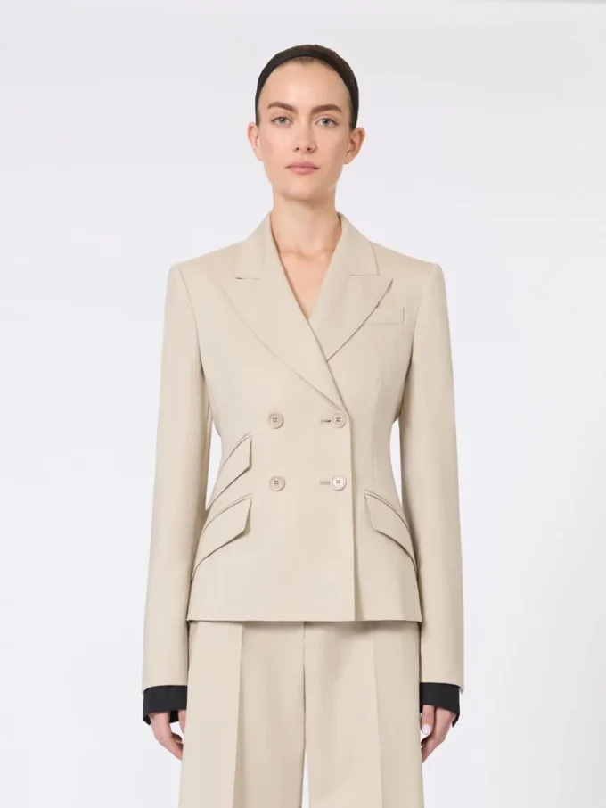 Blazer de lã, mohair e seda com botões duplos, cor areia Blazer de lã, mohair e seda com botões duplos, cor areia