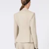 Blazer de lã, mohair e seda com botões duplos, cor areia Blazer de lã, mohair e seda com botões duplos, cor areia