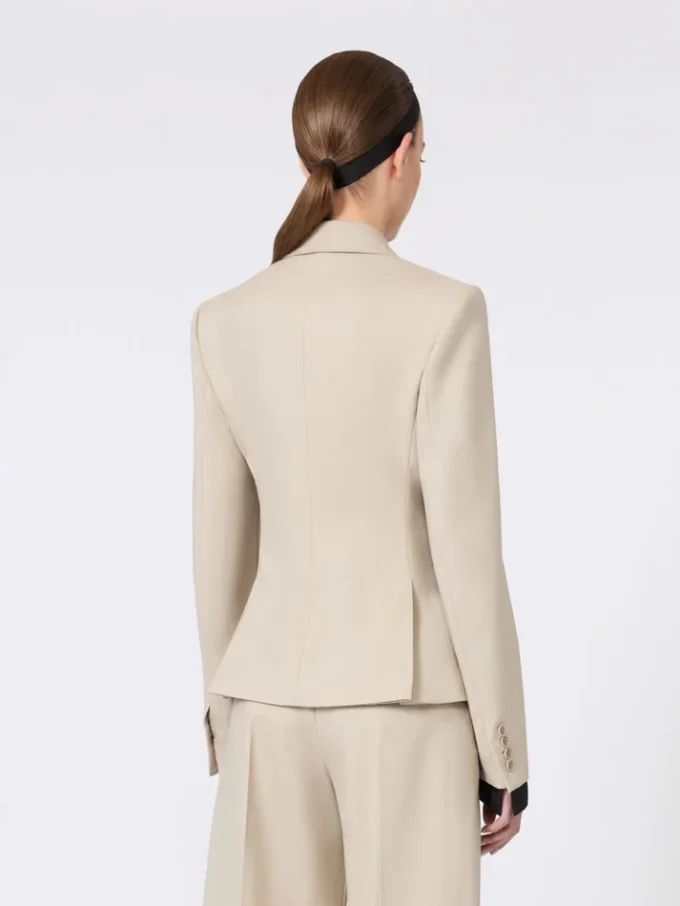 Blazer de lã, mohair e seda com botões duplos, cor areia Blazer de lã, mohair e seda com botões duplos, cor areia