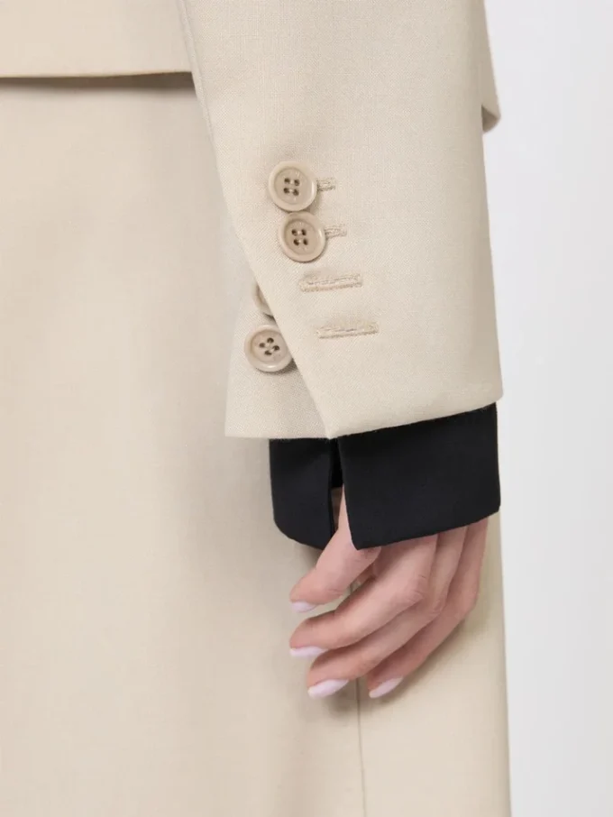 Blazer de lã, mohair e seda com botões duplos, cor areia Blazer de lã, mohair e seda com botões duplos, cor areia