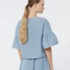 Blusa curta em tafetá de algodão, azul claro Blusa curta em tafetá de algodão, azul claro