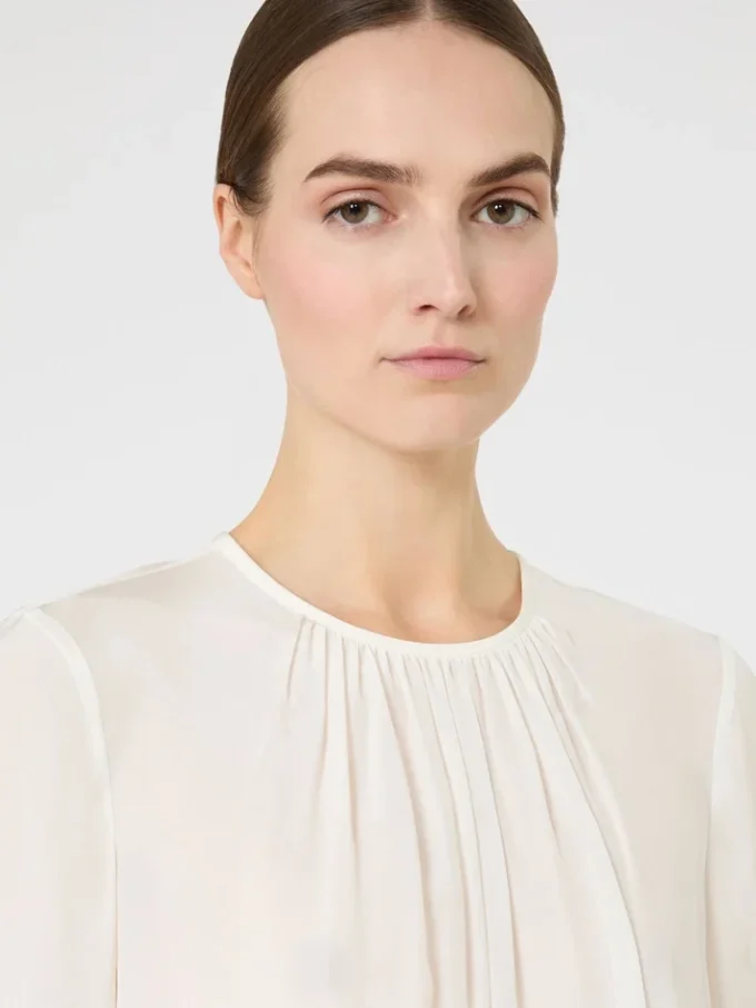 Blusa de seda com gola redonda, seda Blusa de seda com gola redonda, seda