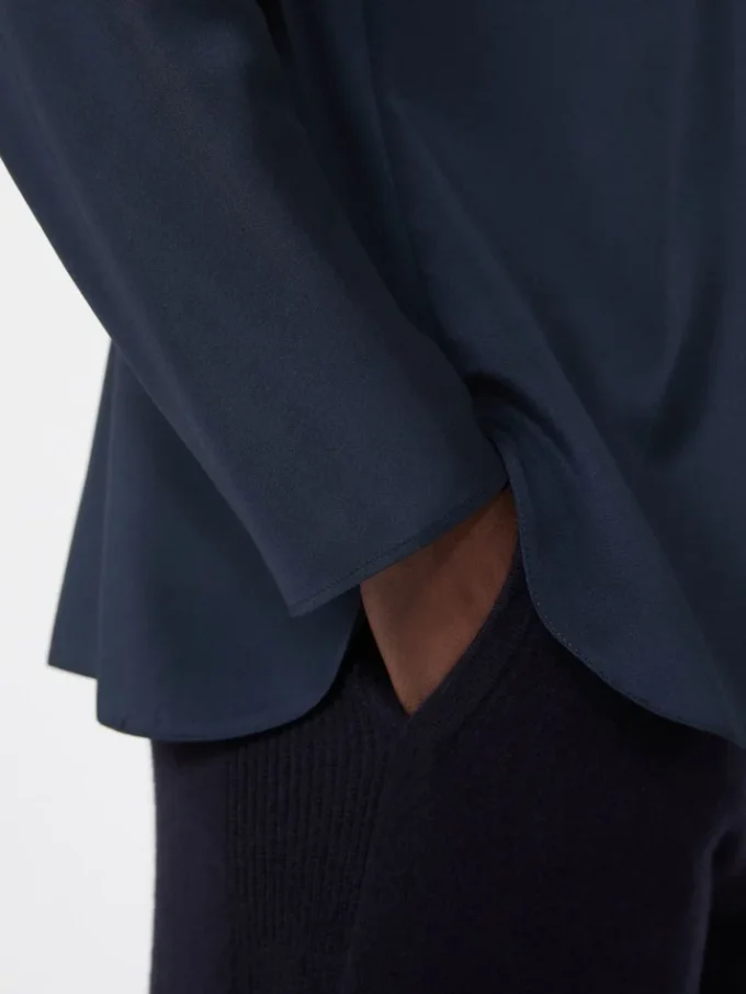 Blusa em crepe de seda, azul ultramar Blusa em crepe de seda, azul ultramar