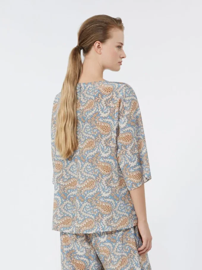 Blusa em crepe de seda estampado, azul claro Blusa em crepe de seda estampado, azul claro