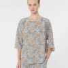 Blusa em crepe de seda estampado, azul claro Blusa em crepe de seda estampado, azul claro
