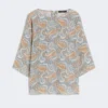 Blusa em crepe de seda estampado, azul claro Blusa em crepe de seda estampado, azul claro