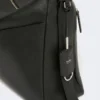 Bolsa grande em pele de brilho suave, preta