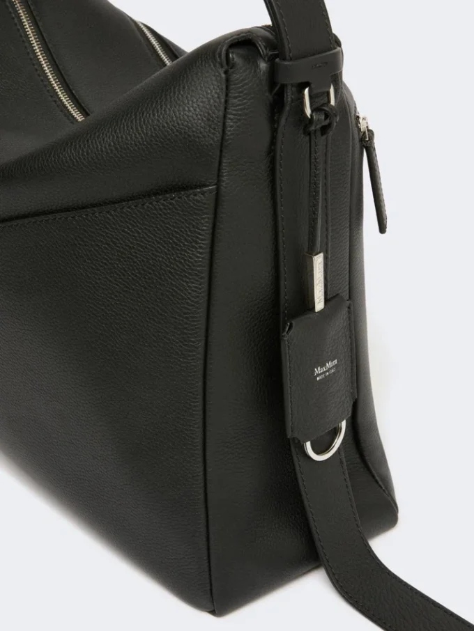 Bolsa grande em pele de brilho suave, preta