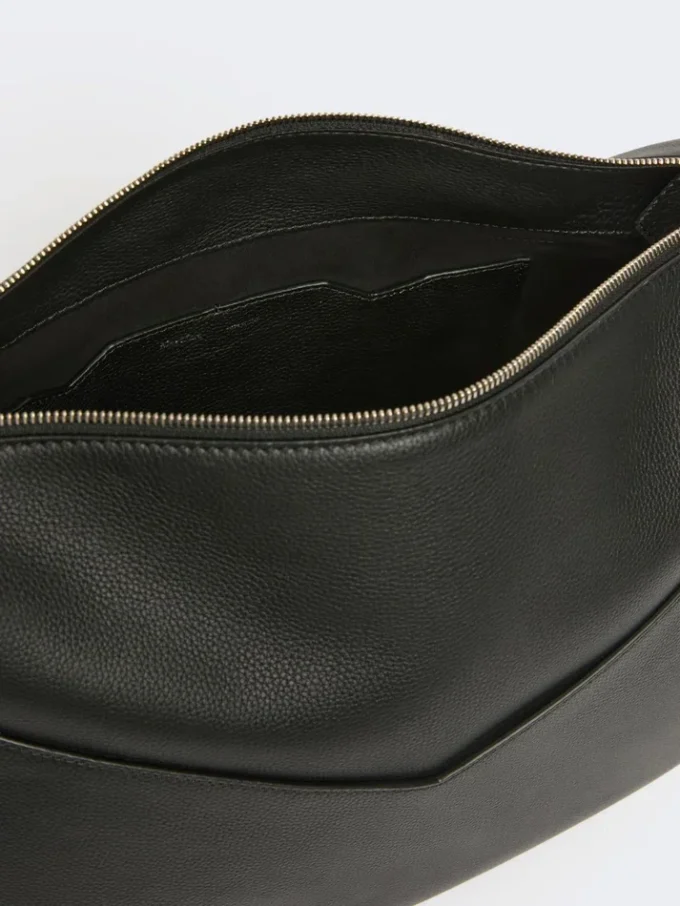 Bolsa grande em pele de brilho suave, preta
