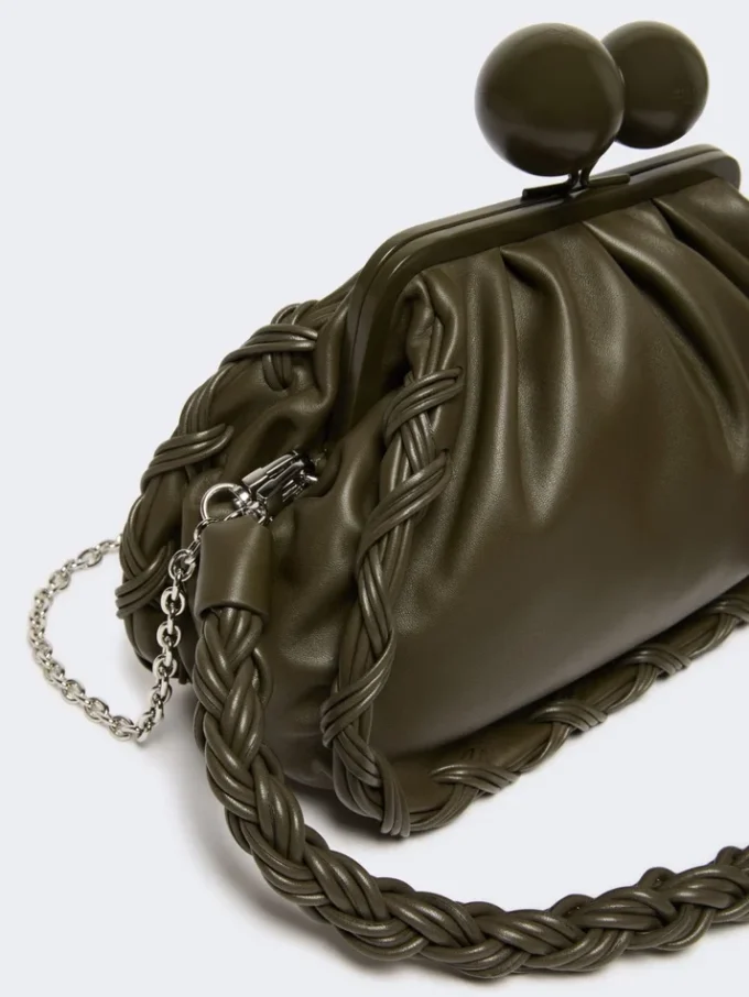 Bolsa Pasticcino média em pele napa, cor cáqui Bolsa Pasticcino média em pele napa, cor cáqui