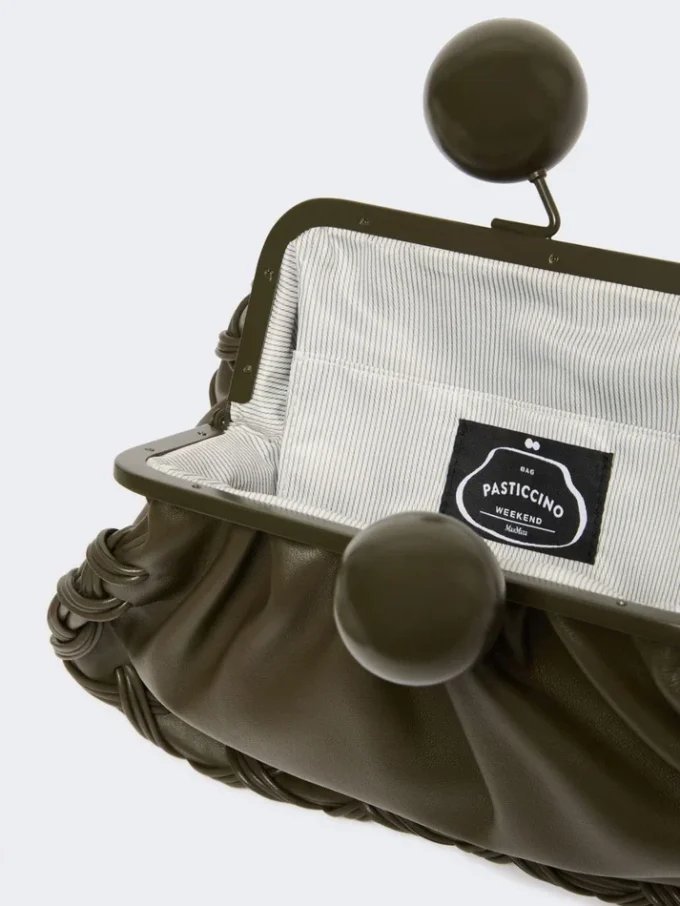 Bolsa Pasticcino média em pele napa, cor cáqui Bolsa Pasticcino média em pele napa, cor cáqui
