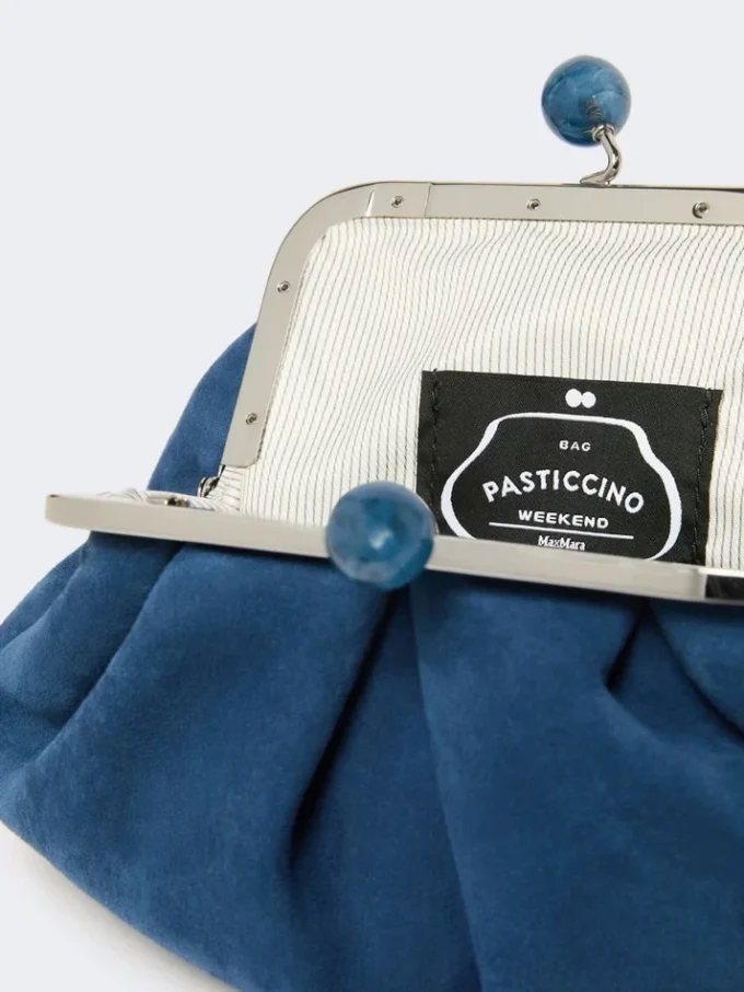 Bolsa Pasticcino pequena em camurça, azul-centáurea Bolsa Pasticcino pequena em camurça, azul-centáurea