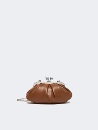 Bolsa Pasticcino pequena em pele de carneiro, cor tabaco