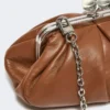 Bolsa Pasticcino pequena em pele de carneiro, cor tabaco Bolsa Pasticcino pequena em pele de carneiro, cor tabaco