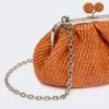 Bolsa pequena Pasticcino com efeito de ráfia, cor salmão Bolsa pequena Pasticcino com efeito de ráfia, cor salmão