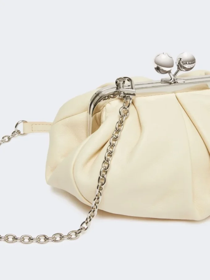Bolsa pequena Pasticcino em pele de carneiro, marfim
