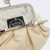 Bolsa pequena Pasticcino em pele de carneiro, marfim