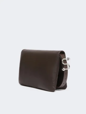 Bolsa Soffy acolchoada em pele napa, cor cacau