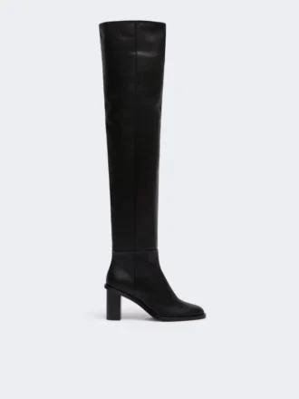 Botas de cano alto em pele, pretas