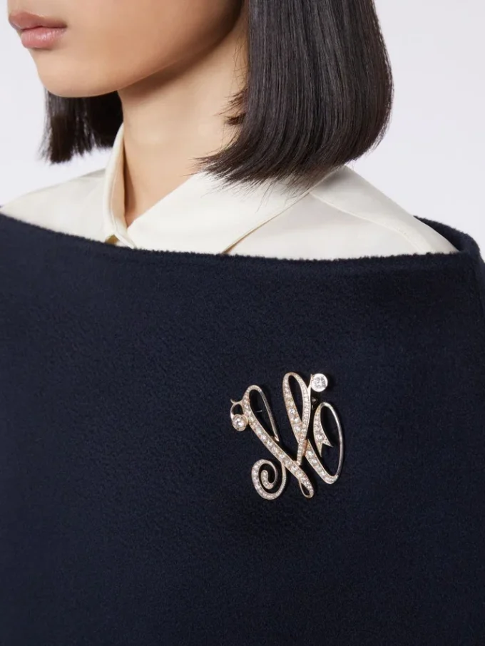 Broche com monograma e strass, marfim Broche com monograma e strass, marfim