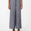 Calças de linho com riscas finas e efeito denim, azul-marinho Calças de linho com riscas finas e efeito denim, azul-marinho