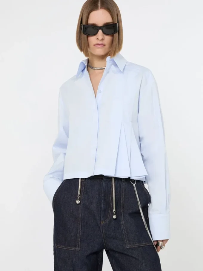 Camisa curta em popeline com pregas assimétricas, azul-celeste