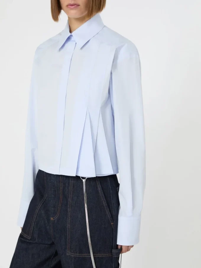 Camisa curta em popeline com pregas assimétricas, azul-celeste