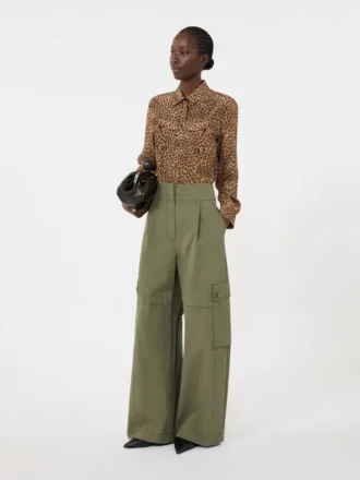 Camisa de bolso em seda estampada, cor camelo