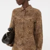 Camisa de bolso em seda estampada, cor camelo Camisa de bolso em seda estampada, cor camelo