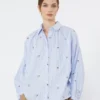 Camisa de popeline com bordados, azul claro