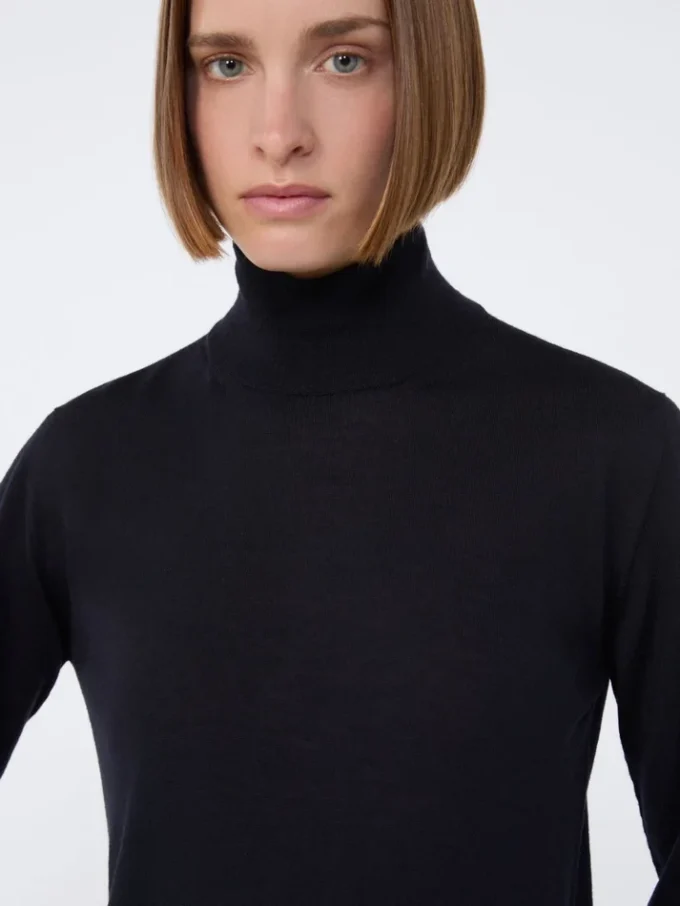 Camisola de gola alta em malha lisa de lã, azul ultramar Camisola de gola alta em malha lisa de lã, azul ultramar