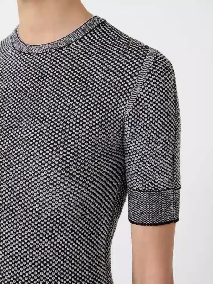 Camisola de malha de viscose de manga curta, branca e preta Camisola de malha de viscose de manga curta, branca e preta