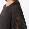 Camisola em gaze de rami e bordado inglês, preta Camisola em gaze de rami e bordado inglês, preta