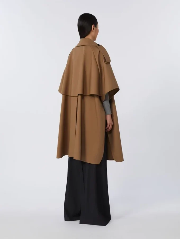 Capa em gabardine repelente à água, estilo colonial