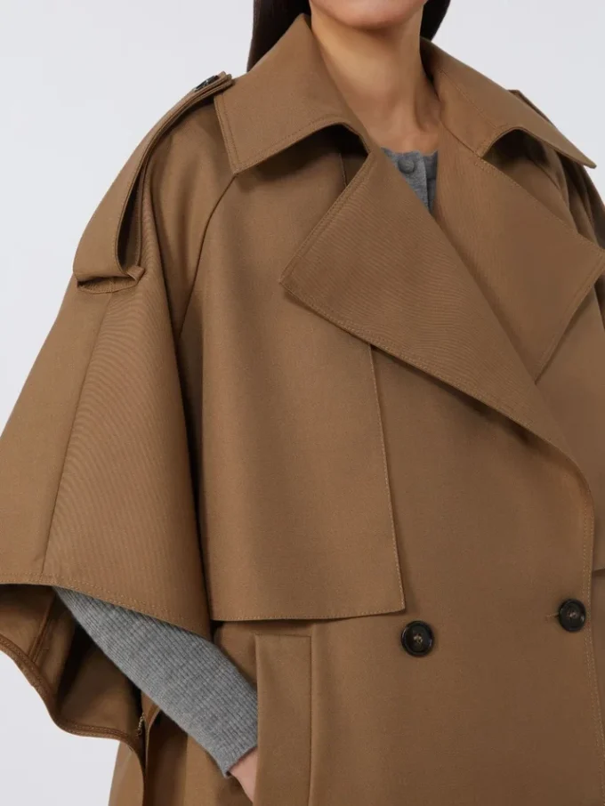 Capa em gabardine repelente à água, estilo colonial