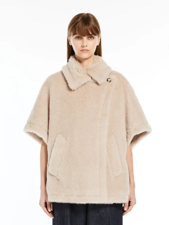 Capa em tecido de alpaca e lã teddy, bege Capa em tecido de alpaca e lã teddy, bege