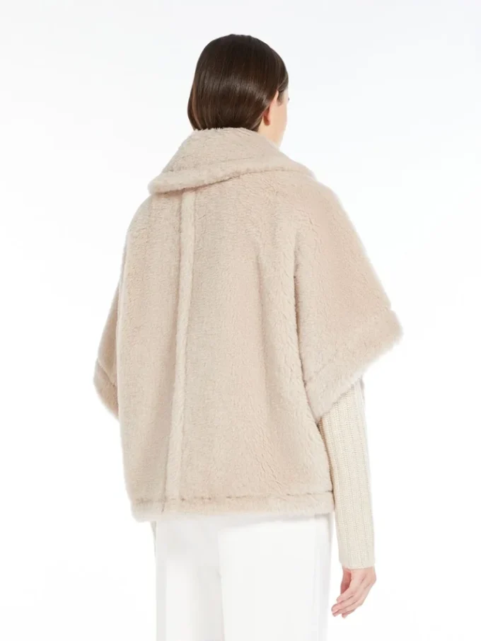 Capa em tecido de alpaca e lã teddy, bege Capa em tecido de alpaca e lã teddy, bege
