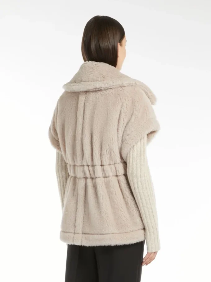 Capa em tecido de alpaca e lã teddy, bege Capa em tecido de alpaca e lã teddy, bege