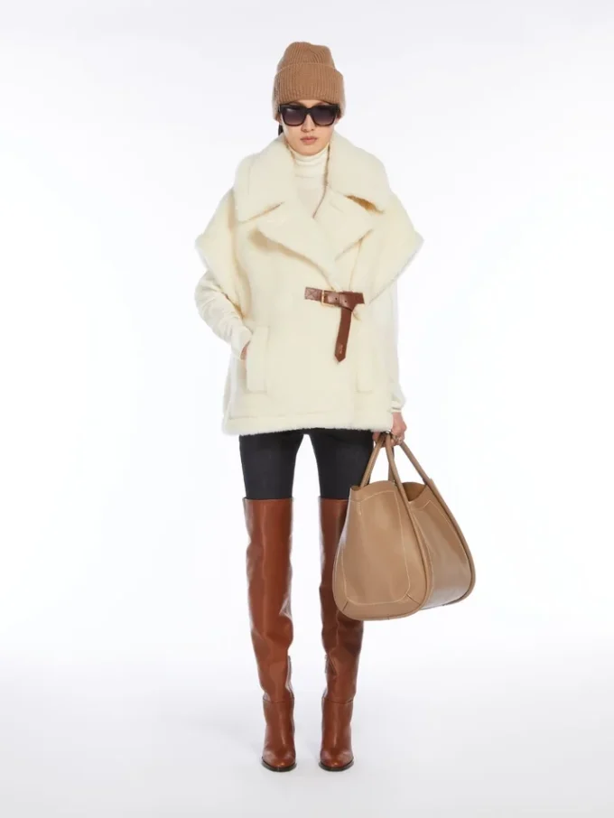 Capa em tecido de alpaca e lã teddy, branco óptico Capa em tecido de alpaca e lã teddy, branco óptico