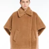 Capa em tecido Teddy, cor camelo Capa em tecido Teddy, cor camelo