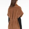 Capa em tecido Teddy, cor camelo Capa em tecido Teddy, cor camelo