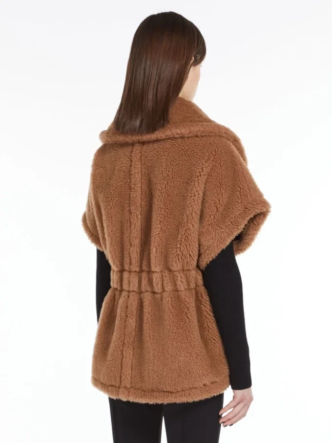Capa em tecido Teddy, cor camelo Capa em tecido Teddy, cor camelo