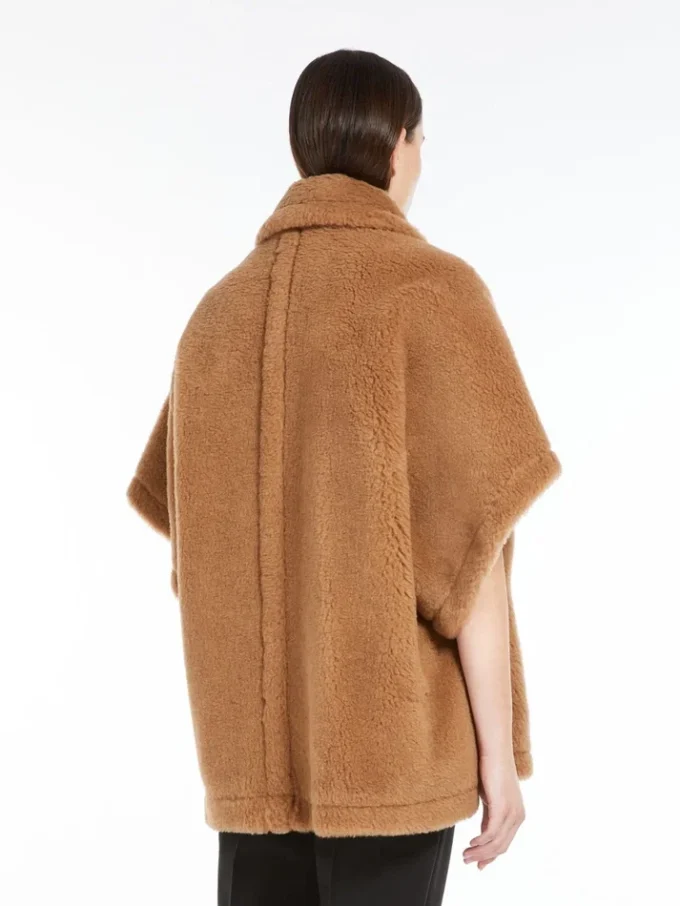 Capa em tecido Teddy, cor camelo Capa em tecido Teddy, cor camelo