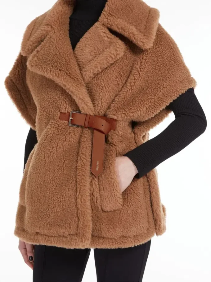 Capa em tecido Teddy, cor camelo Capa em tecido Teddy, cor camelo
