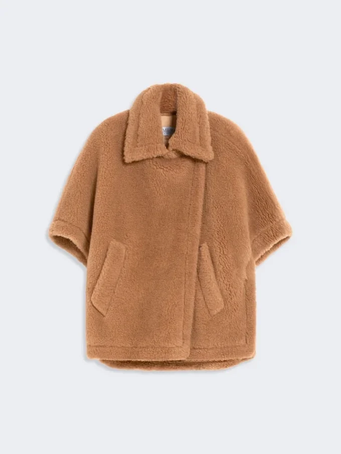Capa em tecido Teddy, cor camelo Capa em tecido Teddy, cor camelo